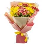 Букет из 11 желтых и красных хризантем